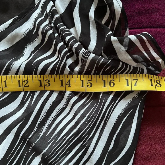 Worthington Zebra Print Fringe Short Sleeve Shirt Flowy Black White Medium - Picture 10 of 11